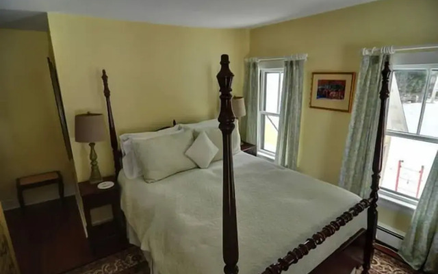 RiverWood Inn