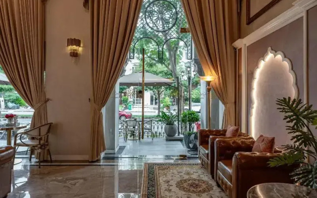 Golden Tree Hotel & Apartment By Zuzu