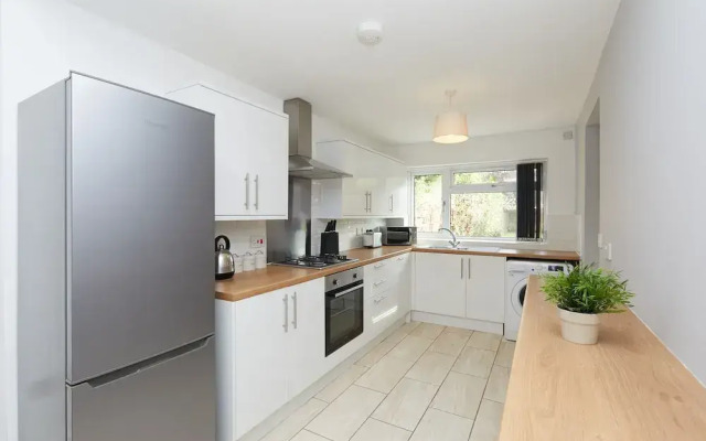 2 Bed Derby House- Parking - Rolls Royce