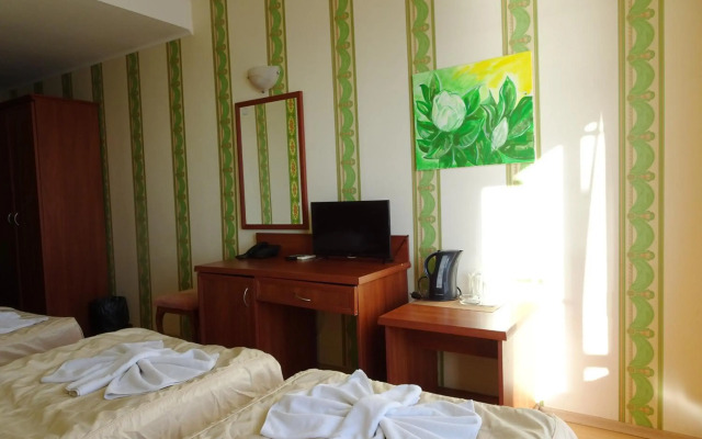 Lotos Hotel