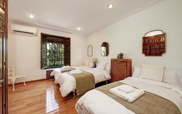 2.5 Million Villa. Magical Sunset. Super Close To Everything. 5br, 4ba, Pool, A/C+Heating - Hotel in グレナダ - Photo 2