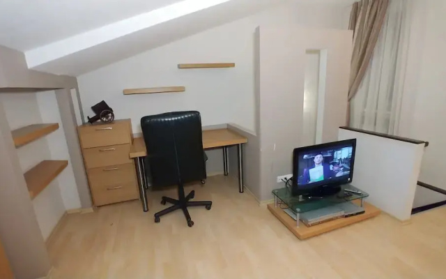 Deluxe 2 Bedroom Apartment Near Kreschatyk - 4001