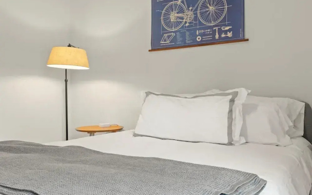 Logan Circle Carriage House 1b-1b Central Bright