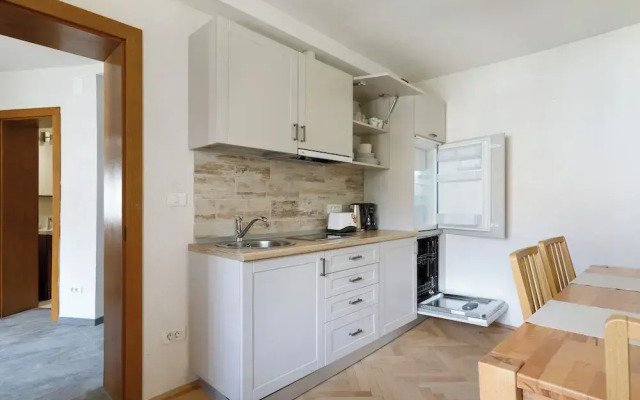 Aki Gray Apartment Serene Oasis
