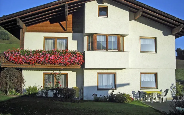Cozy Apartment In Oberperfuss Near Ski Area