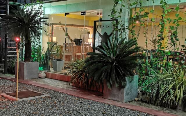 This Is It Airport Hotel and Restaurant