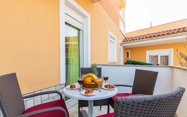 Pool Apartment Suzi 4