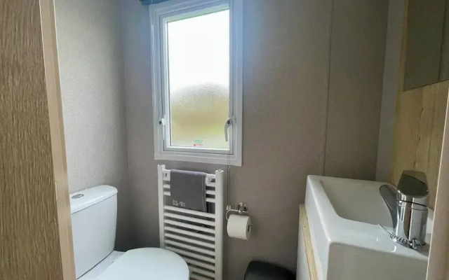 Cosy 3 Bedroom Caravan in South Cerney