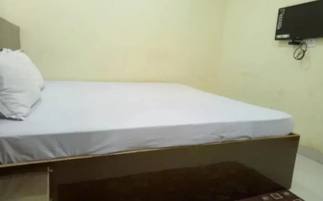 Goroomgo swastik Guest House Varanasi