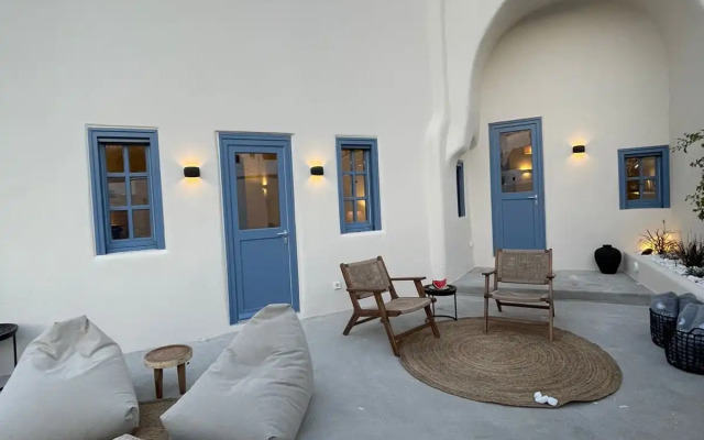 Acave Santorini Suites