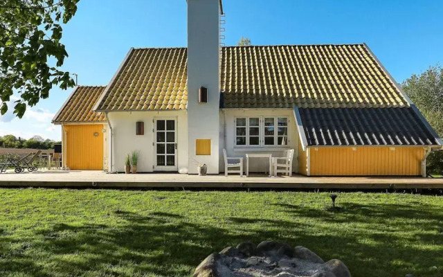 8 Person Holiday Home in Frorup