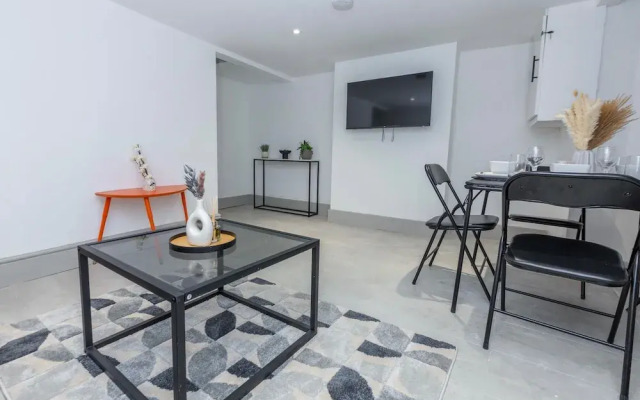 Cozy House In Medway-sleeps10-garden-freeparking