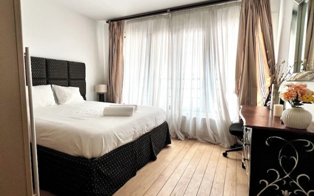 Peaceful 2 minutes European Parliament