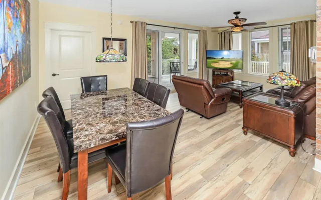 Market Street Inn 248- Beauty by the Bay