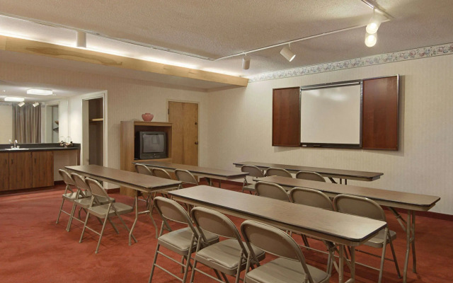 Days Inn by Wyndham Clinton / Laurens I-26