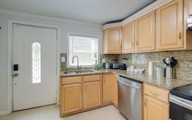 Spacious Triangle Townhome - Near Hiking & Golf!