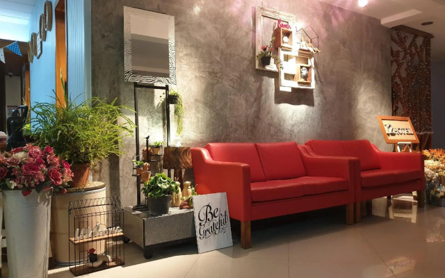J2 Hotel