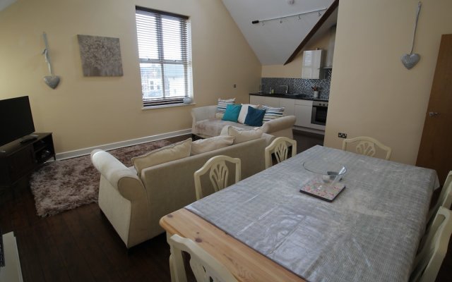 Ashgrove Court Penthouse's by Cardiff Holiday Homes