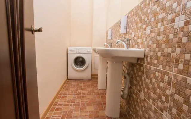 Hostel Positive