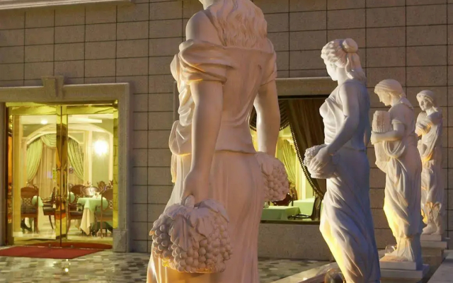 Grand Pleasure Spring Hotel