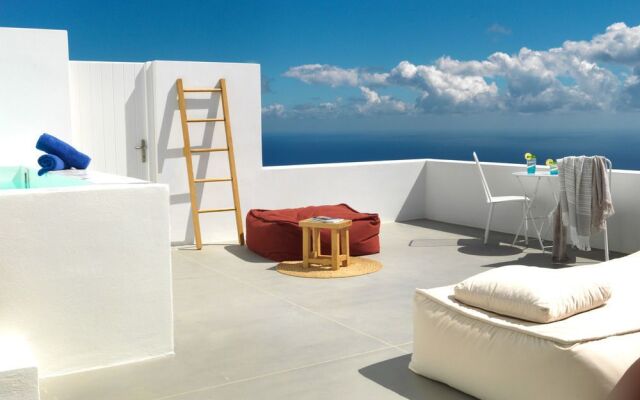 Santorini Heights Suites