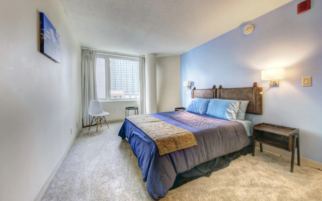 Beautiful, fully equipped, luxury condo!