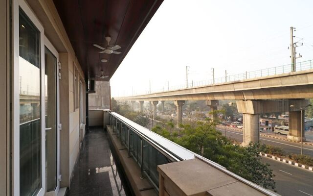 OYO 11611 Royal Palace Inn