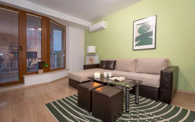 Modern and Bright Apartments Near Center