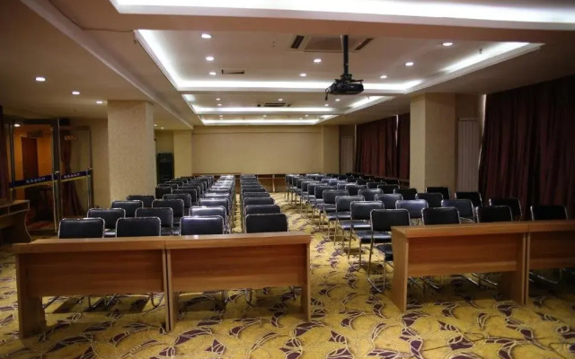 Longhua Business Hotel