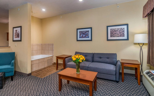 Best Western Plus Shamrock Inn & Suites