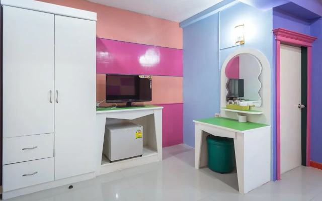 Grand Leo Hotel