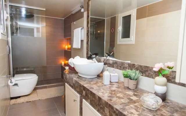 Beautiful and Cozy Apartment in Piraeus