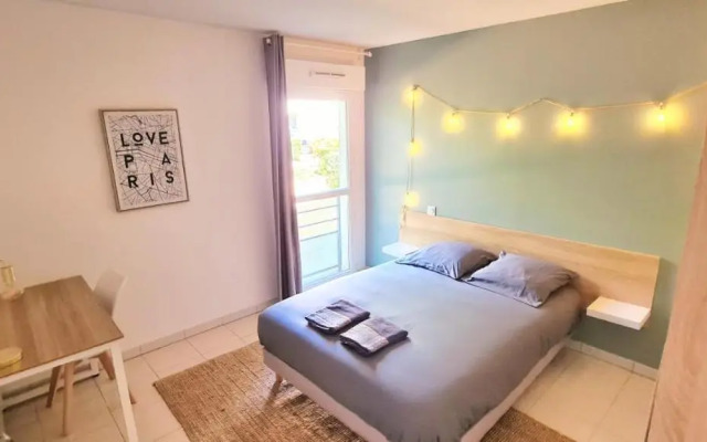 Spacieux logement avec terrasse à 100m du tram