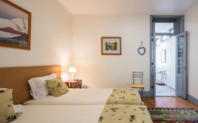 Apartamento A Francos Artist Painting 2