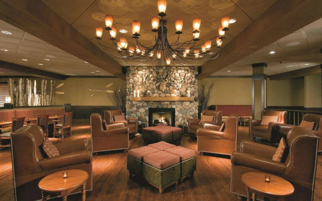 DoubleTree by Hilton Chicago - Arlington Heights