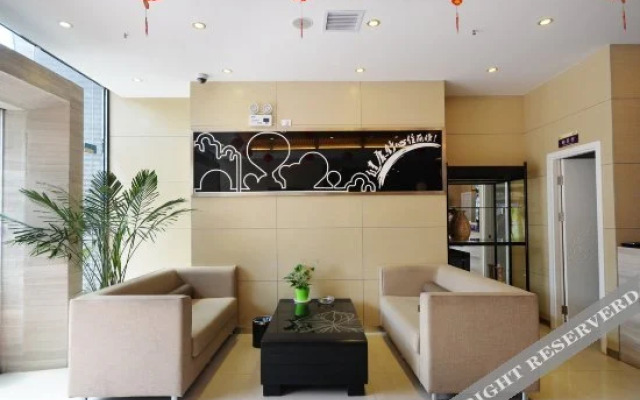 Ease Hotel (Yichang China Three Gorges University)
