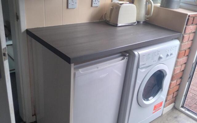 Beautiful 2-bed House in Bolton With Free Parking