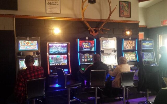 Maple Creek Motor Inn