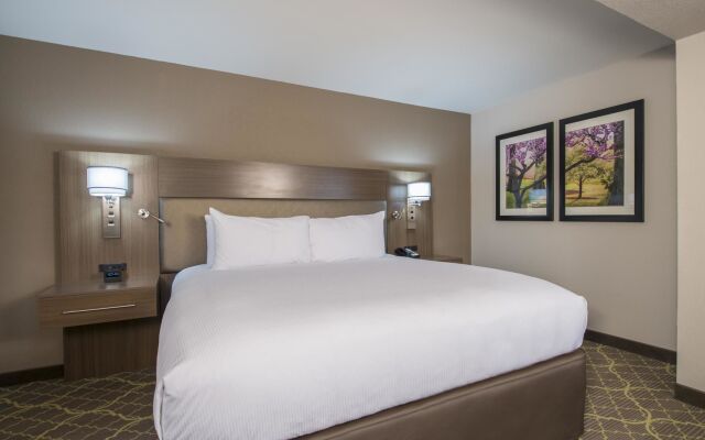 DoubleTree by Hilton Winston Salem - University