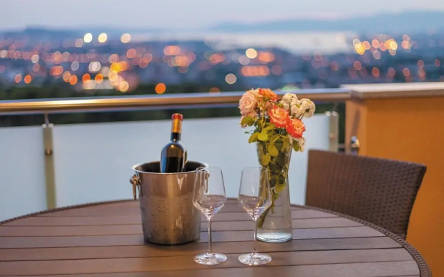 Amazing Home in Mravince With Sauna, Wifi and 9 Bedrooms