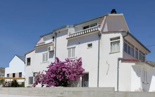 Trogir Downtown Apartments With Private Parking
