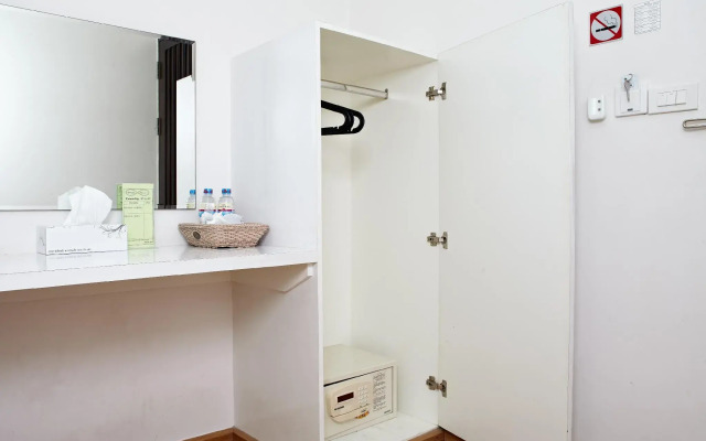 White House Asoke Sukhumvit 18