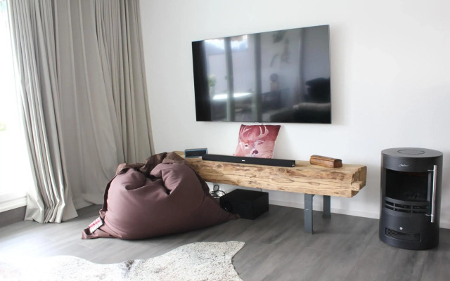 Hochwertige Sonneninsel mit Aussicht