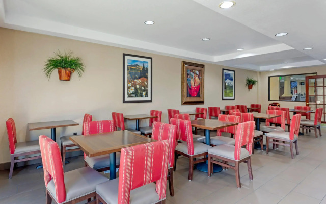 Comfort Suites Lakewood - Denver
