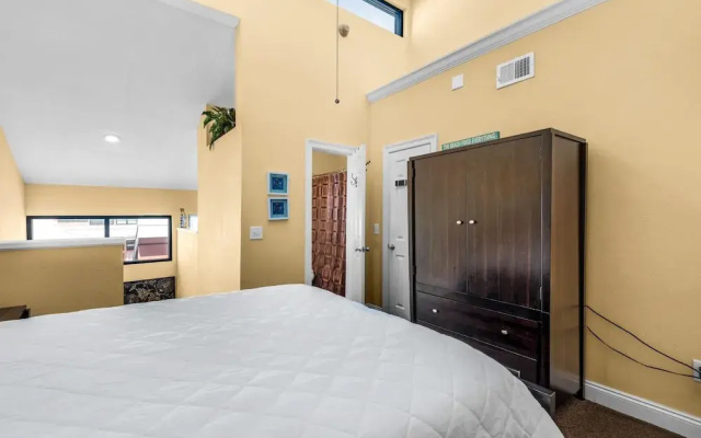 Palm Beach Club 3-235