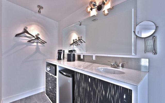 The Palms Springs Hotel