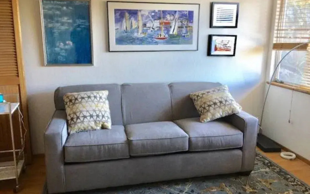 Albany Hill Apartment