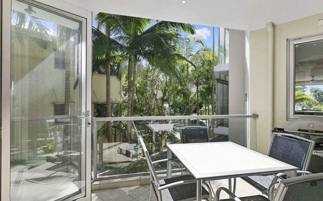 Stunning Riverfront Apartment in Noosaville - Unit 2 Wai Cocos 215 Gympie Terrace – Balcony – Noosaville