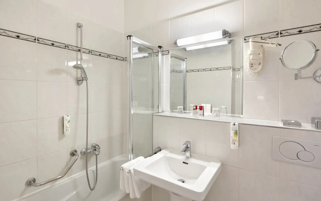 Hotel Astoria Vienna, Curio Collection by Hilton