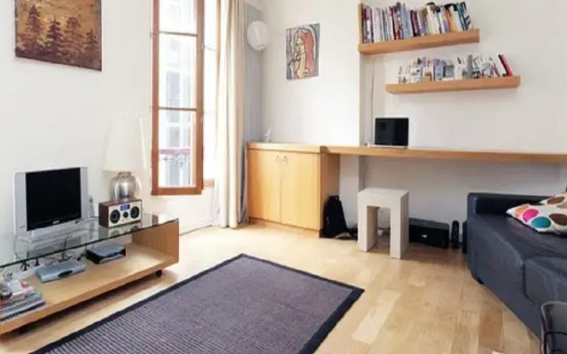 Studio Paris Louvre